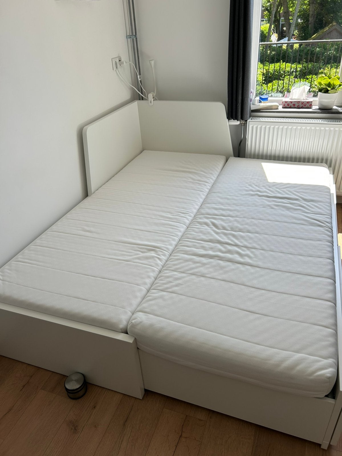 IKEA FLEKKE slaapbank / daybed + 2 matrassen – goede staat, Huis en Inrichting, Ophalen, Wit, Tweepersoons, Zo goed als nieuw