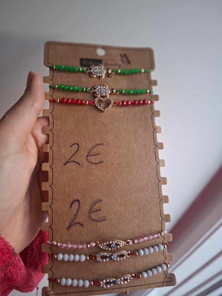 Diverse kralenarmbandjes met bedels, Sieraden, Tassen en Uiterlijk, Armbanden, Overige materialen, Overige kleuren, Met bedels of kralen