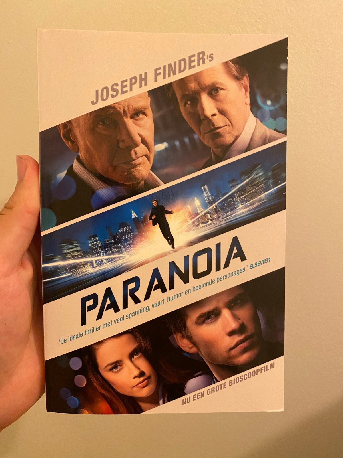 Paranoia - Joseph Finder (Filmeditie), Boeken, Thrillers, Gelezen, Nederland, Ophalen of Verzenden