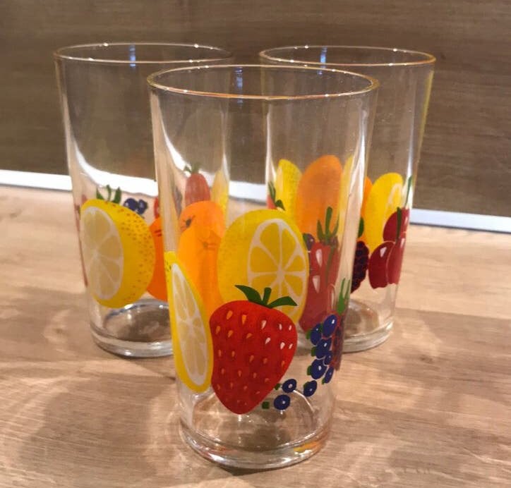 3 vintage frisdrank glazen met fruitmotief, Verzamelen, Glas en Borrelglaasjes, Onbekend, Ophalen of Verzenden, Zo goed als nieuw