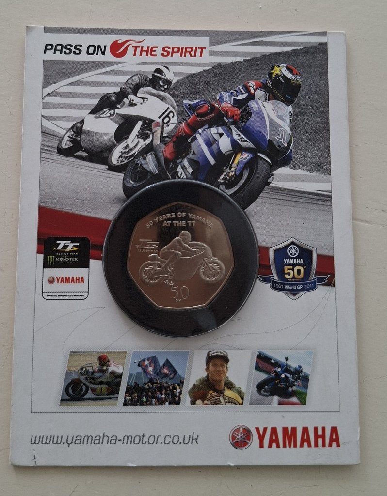 Herdenkingsmunt 50 Pence–Elizabeth II – Yamaha – Isle of man, Ophalen of Verzenden, Overige materialen, Buitenland