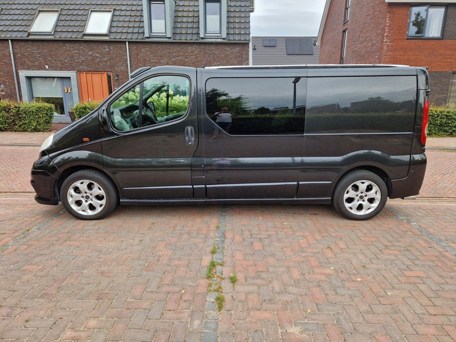 Opel Vivaro 2.5 Cdti 107KW DPF E4 2.9T 2008, Voorwielaandrijving, 145 pk, Luifel, Zwart