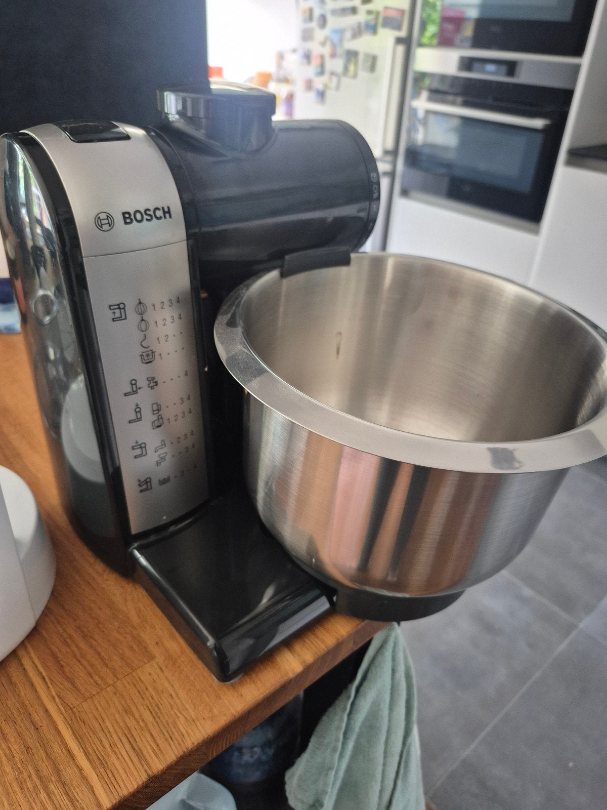 Bijna niet gebruikte bosch keukenmachine, 4 liter of meer, Ophalen, 3 snelheden of meer