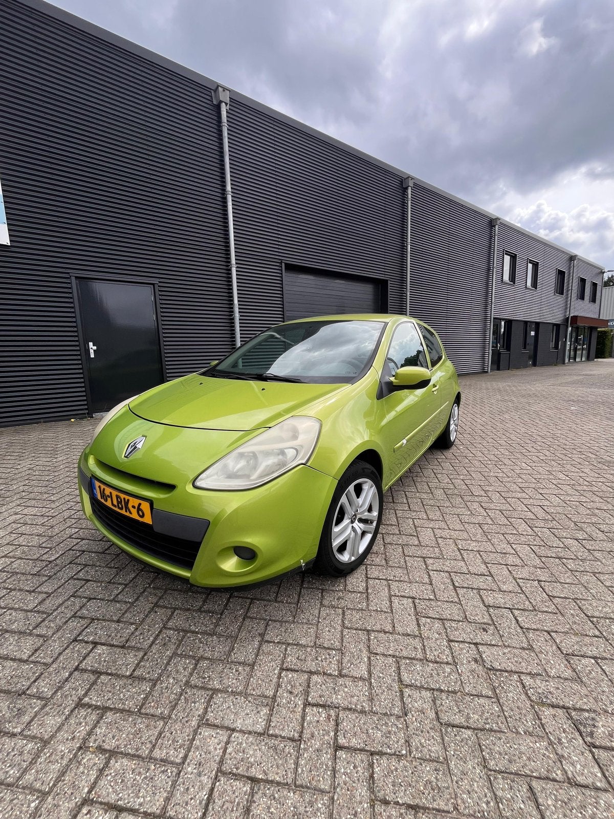 Renault Clio 1.2 16V | Rijdt goed | APK 03-2027 | Schade, Voorwielaandrijving, 535 kg, 4 cilinders, 100 pk