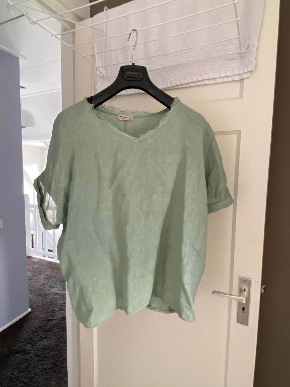 Olijf groene linnen top, Kleding | Dames, Tops, Maat 42/44 (L), Ophalen of Verzenden, Zo goed als nieuw, Zonder mouw