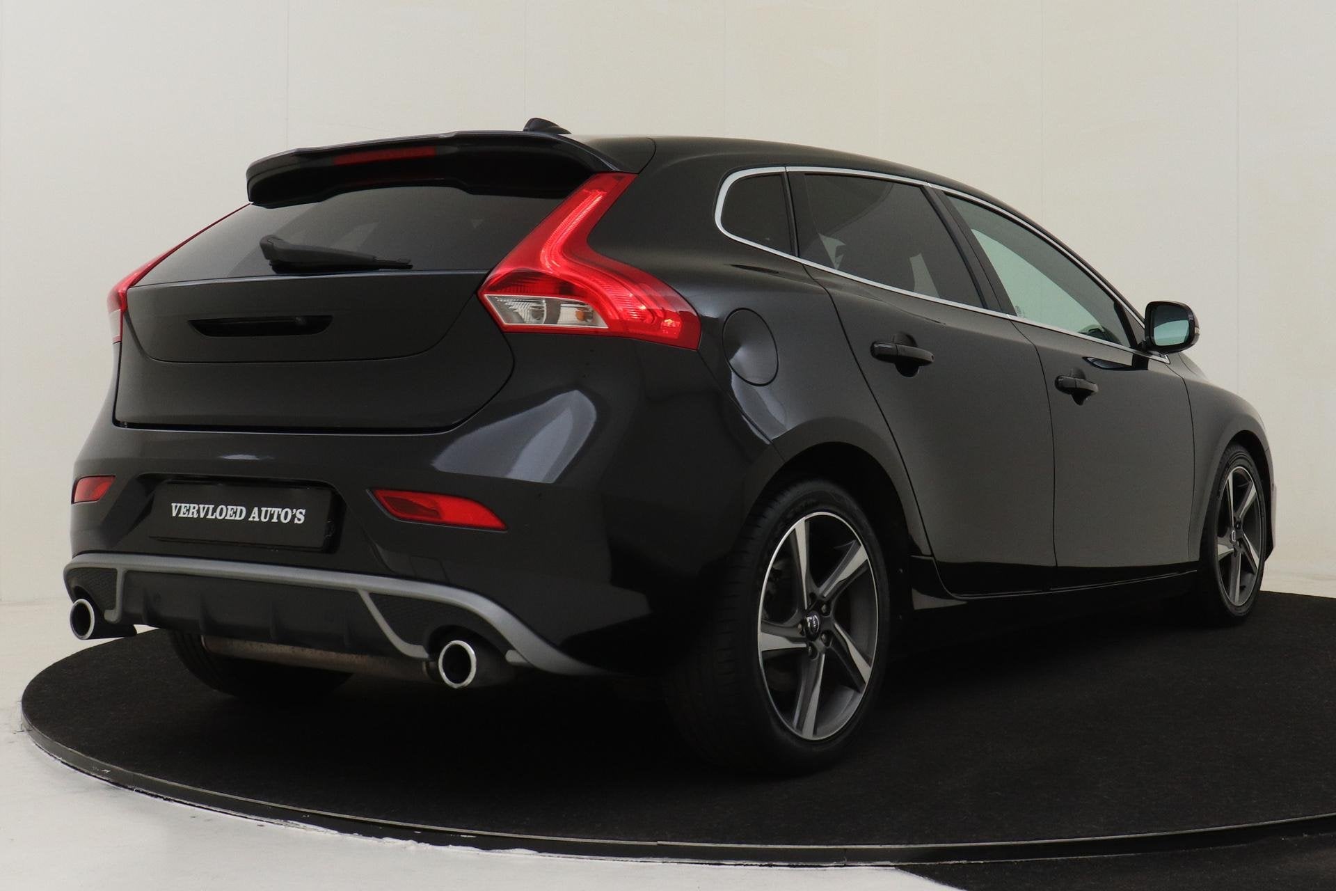 Volvo V40 T3 R-DESIGN -PANO.DAK|PREMIUM-SOUND|POWER-SEATS|LE, Voorwielaandrijving, Gebruikt, 4 cilinders, 150 pk