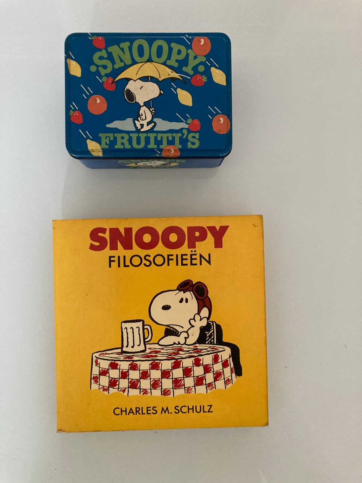 Snoopy Filosofieën Boekje en Snoopy Frutti's Blikje, Ophalen of Verzenden, Gelezen