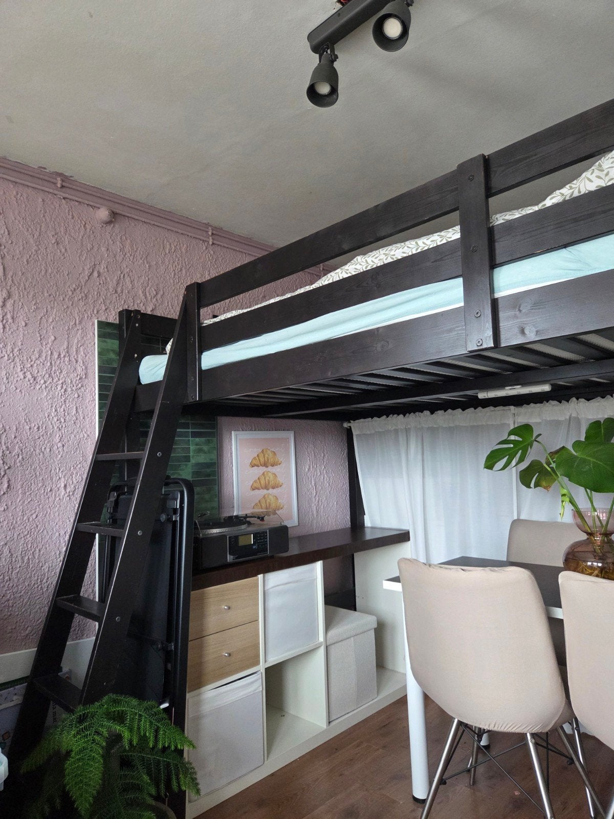 Nette IKEA STORA hoogslaper in zwarte uitvoering., Huis en Inrichting, Slaapkamer | Stapelbedden en Hoogslapers, Hoogslaper, Tweepersoons