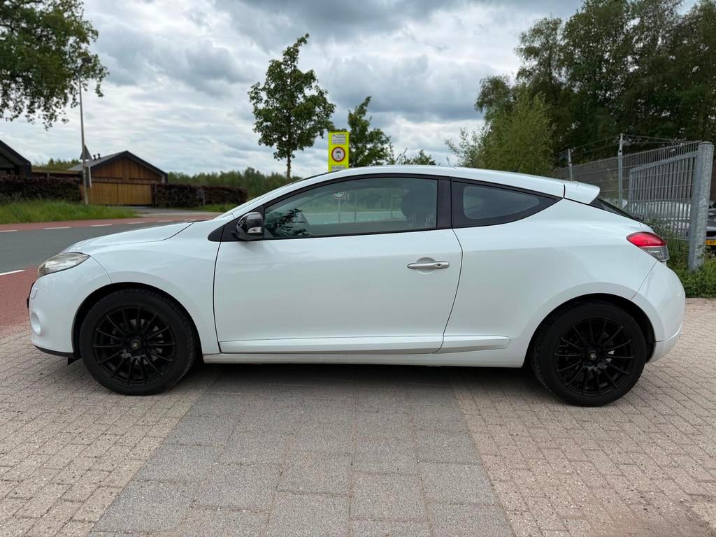 Renault Mégane Coupé 1.6 Dynamique CRUISE PSENSOR PANO, Voorwielaandrijving, Gebruikt, 4 cilinders, Navigatiesysteem