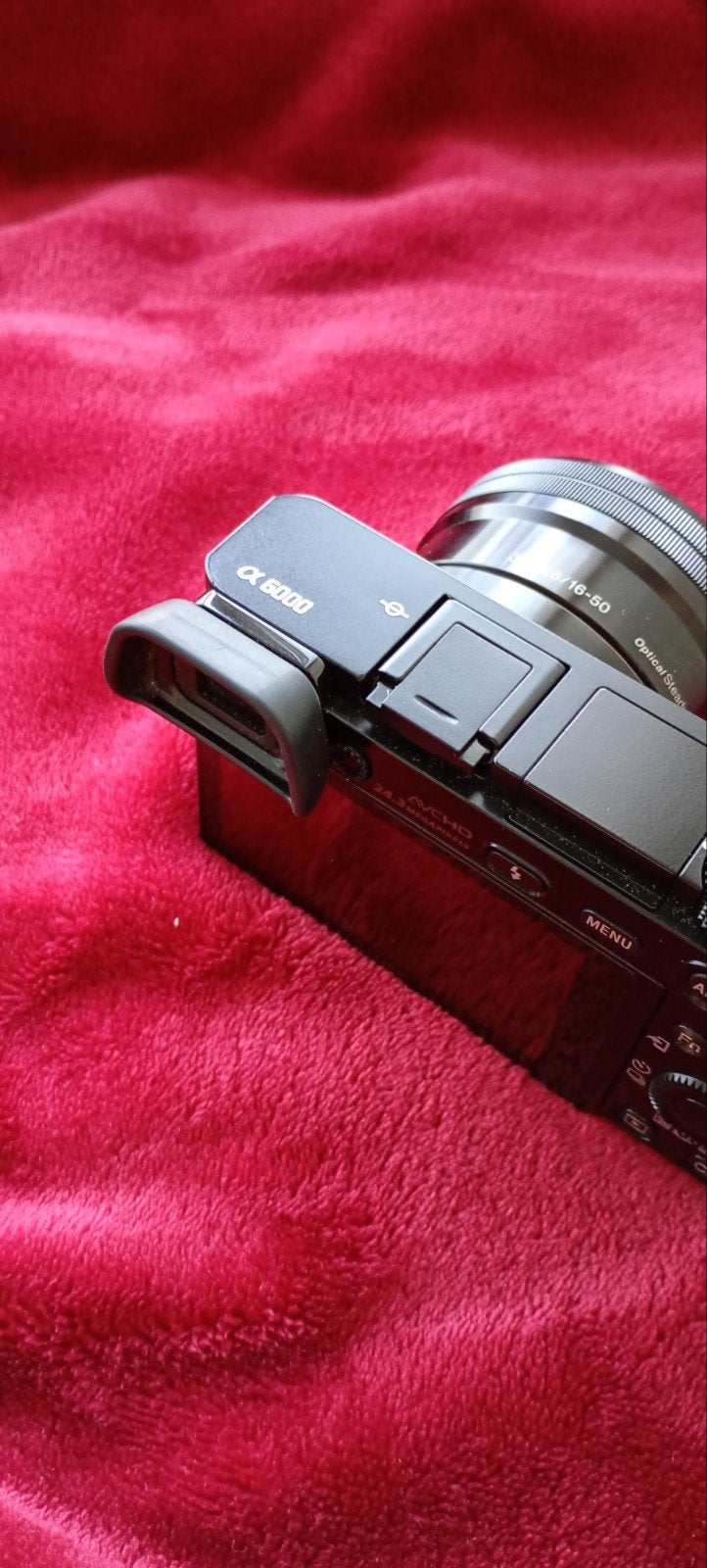 Sony Alpha A6000 Systeemcamera met 16-50mm lens, Audio, Tv en Foto, Fotocamera's Digitaal, Ophalen, Lensdop, Zo goed als nieuw