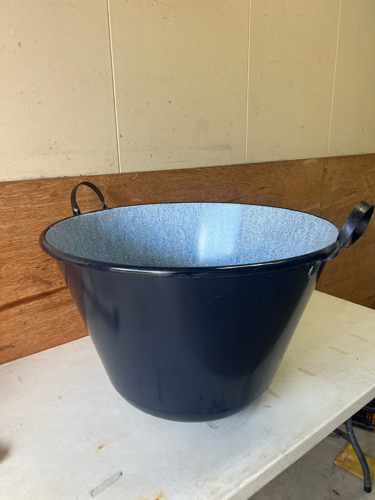 Grote emaille pot 150 liter - nieuw met lichte beschadiging, Ophalen