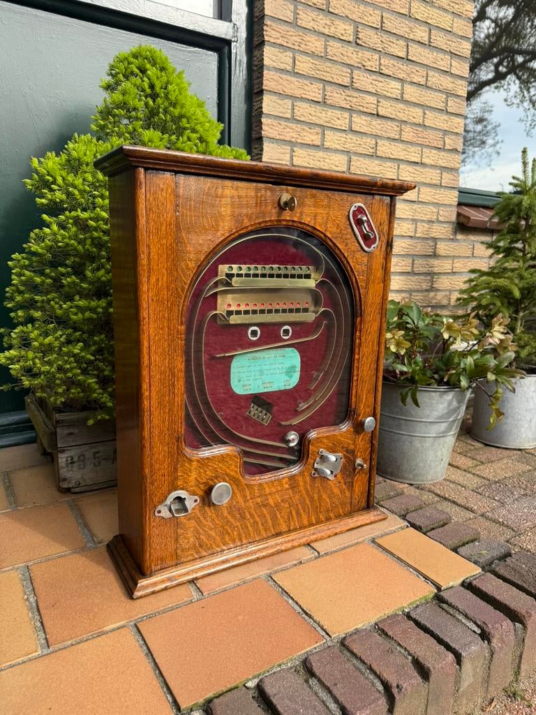 Antiek engels gokkastje knikkerkast allwin jaren 20 gokkast, Verzamelen, Overige munten, Ophalen, Gebruikt