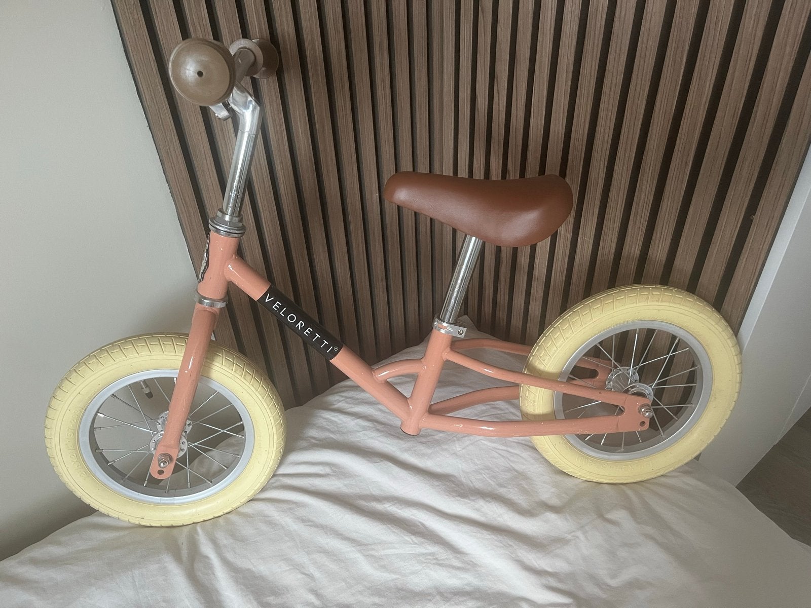 Veloretti loopfiets zalmroze - Goede staat!, Ophalen, Gebruikt, Minder dan 16 inch