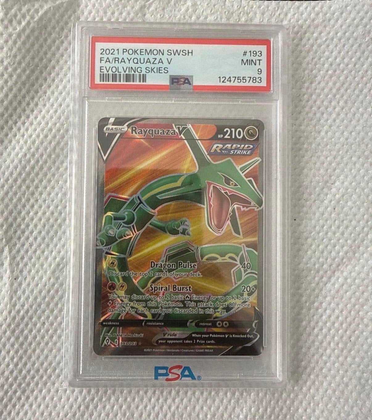 Pokémon Rayquaza V Full Art Evolving Skies PSA 9 MINT, Ophalen of Verzenden, Zo goed als nieuw, Losse kaart