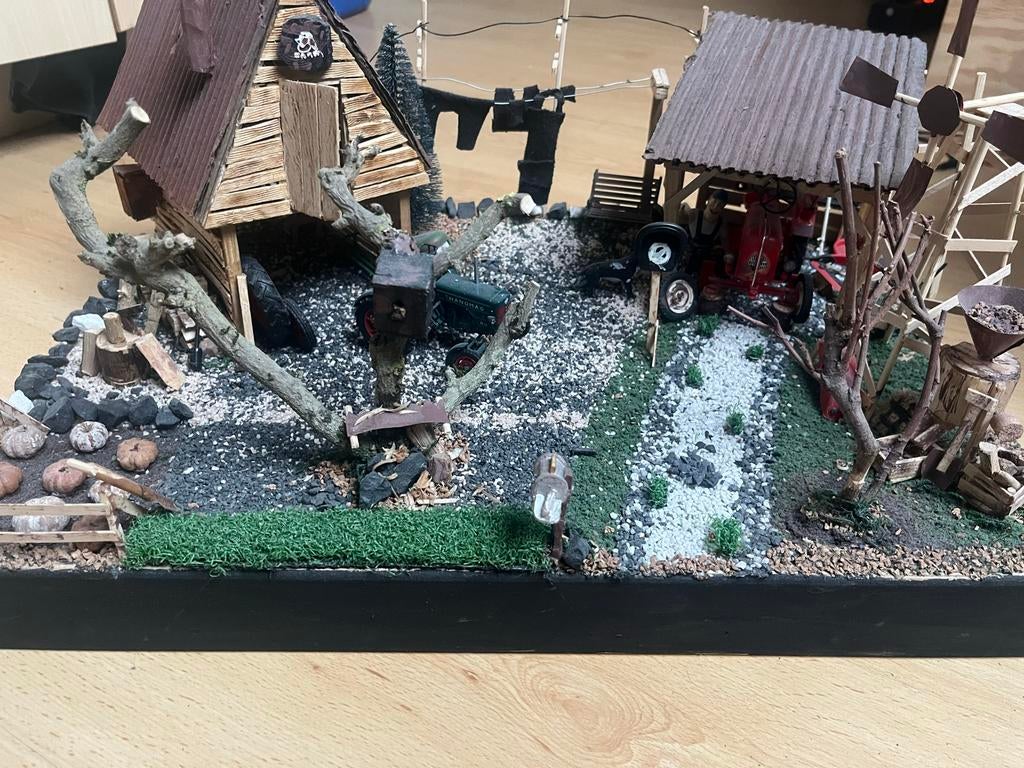 Gedetailleerd Diorama met Tractoren en Boerderij, Verzenden, Zo goed als nieuw, Versiering