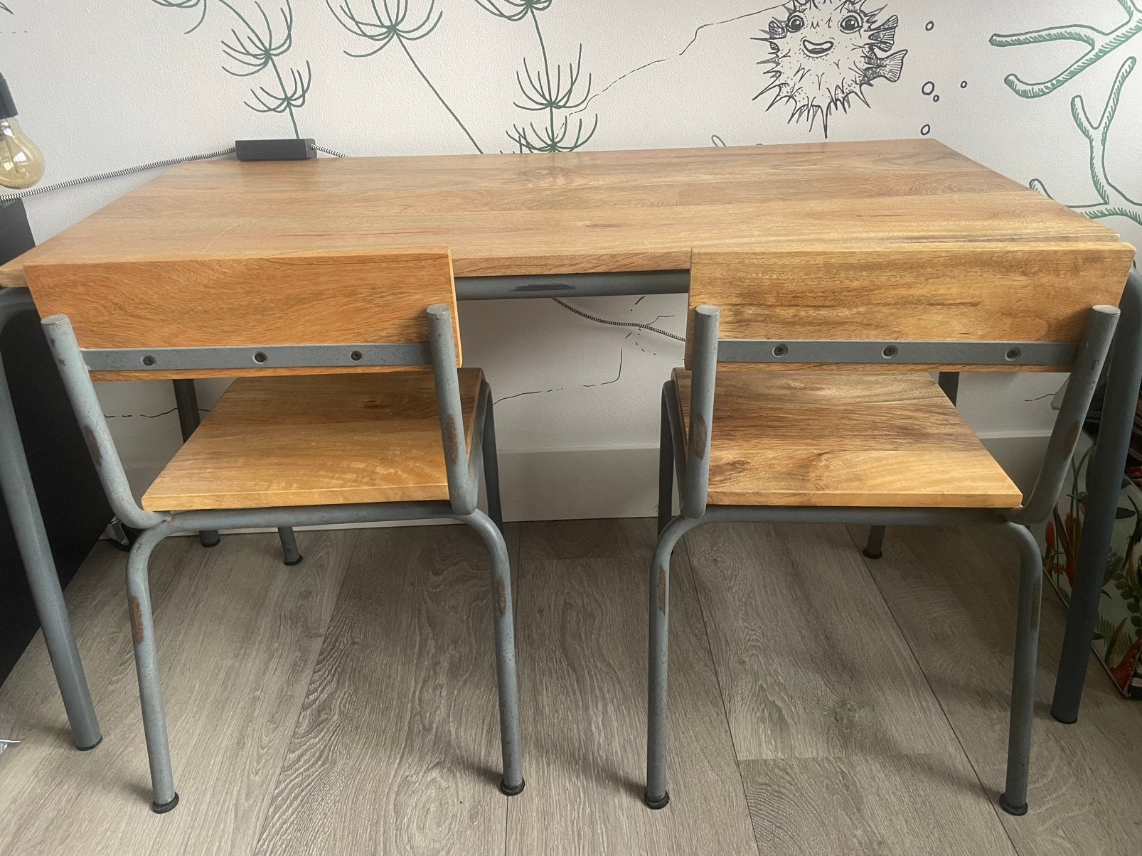 Kids depot kindertafel met twee stoelen, Ophalen, Gebruikt, Tafel(s) en Stoel(en)