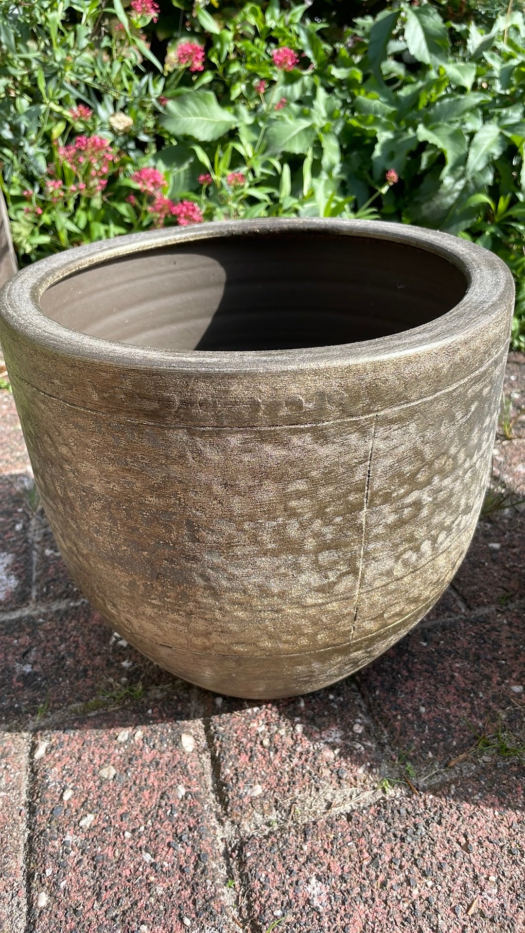 Bronzen bloempot doorsnee 28 cm, Rond, Binnen, Ophalen of Verzenden, Zo goed als nieuw