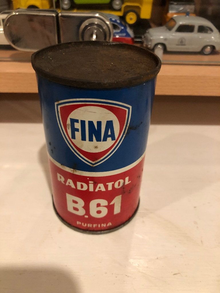Oude Vintage Fina Radiateur olie blikje vol, Verzamelen, Ophalen of Verzenden, Gebruikt, Gebruiksvoorwerp
