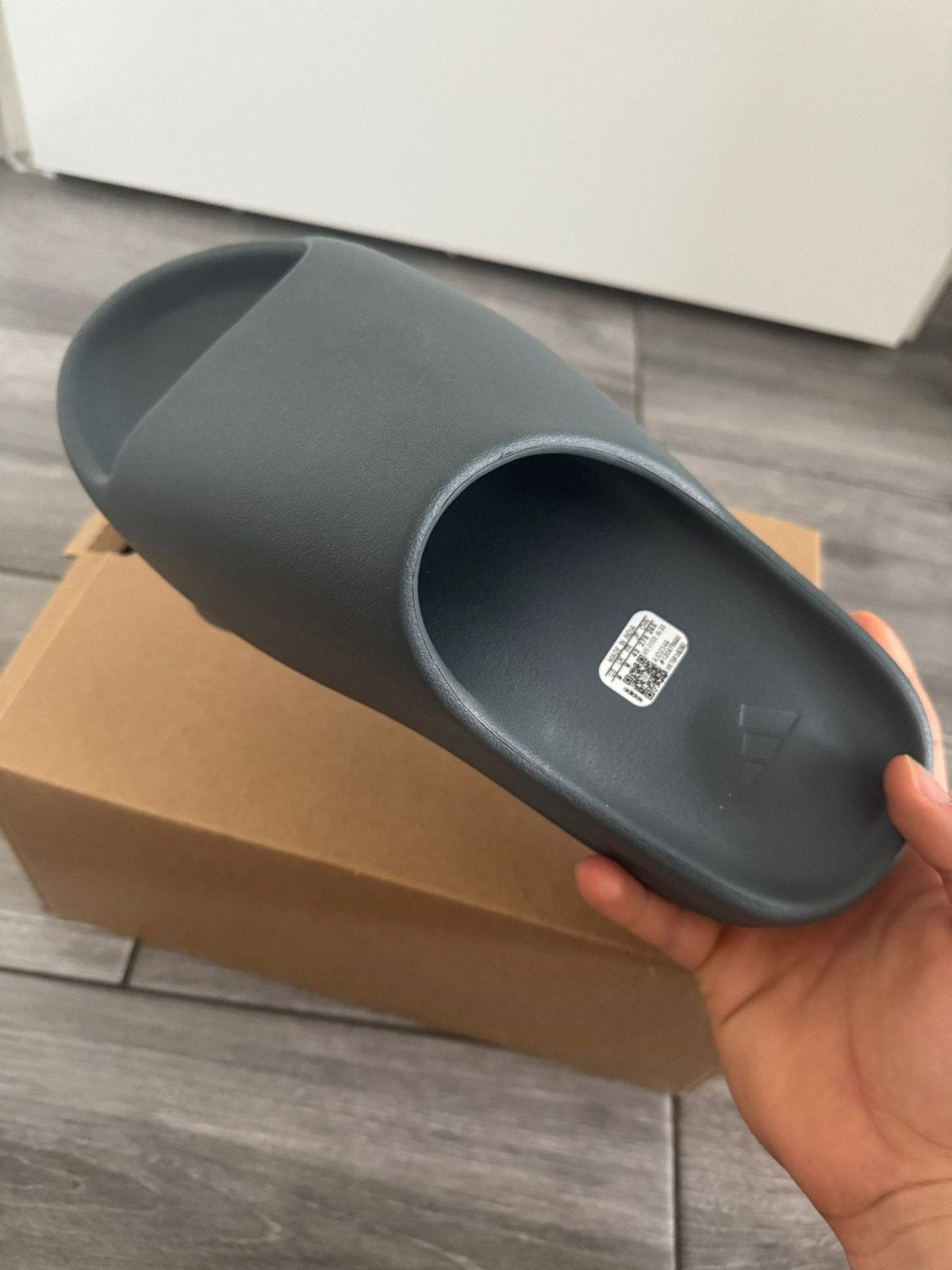 Adidas Yeezy Slide 'Slate Grey' - Maat 43, Ophalen of Verzenden, Nieuw, Overige kleuren
