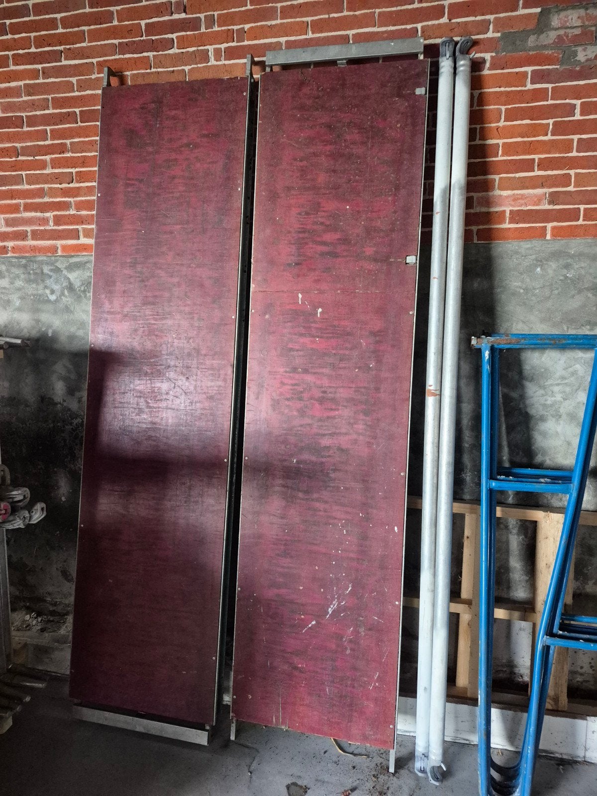 2 platformen, 2 buizen en 4 steigerbokken, Doe-het-zelf en Verbouw, Ophalen, Gebruikt, Overige typen, Minder dan 2 meter