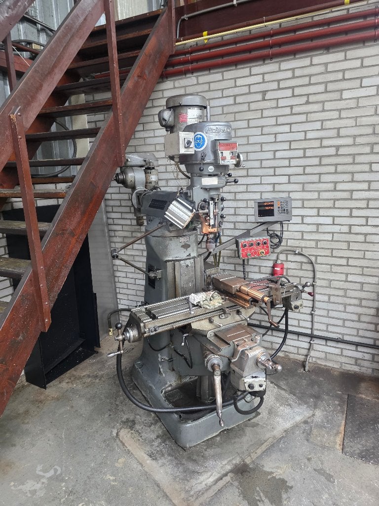 Bridgeport Series 1 verticale freesbank met steekkop, Ophalen