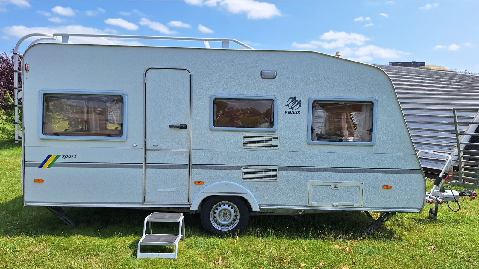 Knaus Sport 445 - Compacte en complete caravan, Rondzit, Omvormbare zithoek, 750 - 1000 kg, Particulier