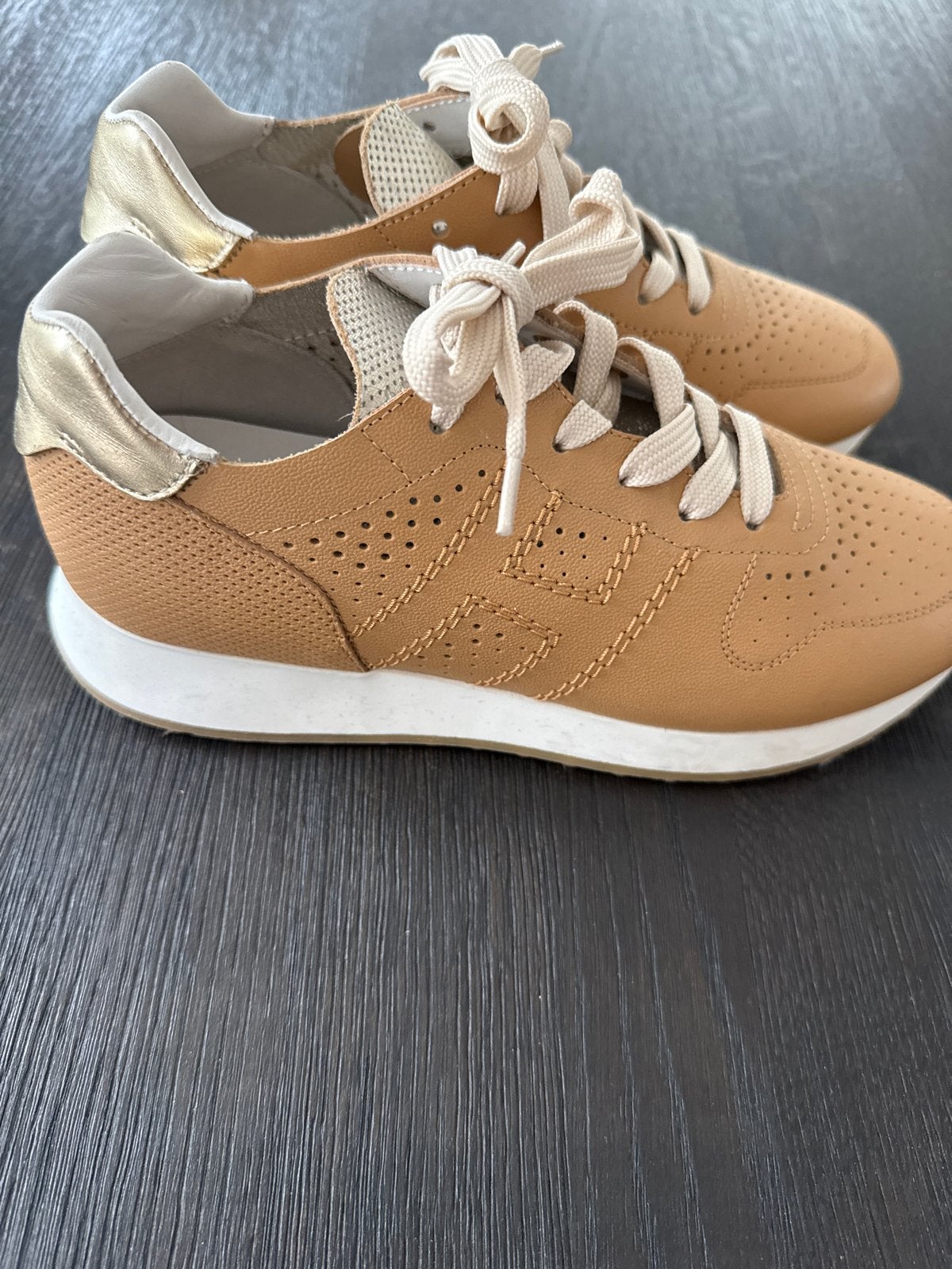 Hogan H86R sneakers - Zo goed als nieuw maat  38, Ophalen of Verzenden, Zo goed als nieuw, Beige, Sneakers of Gympen