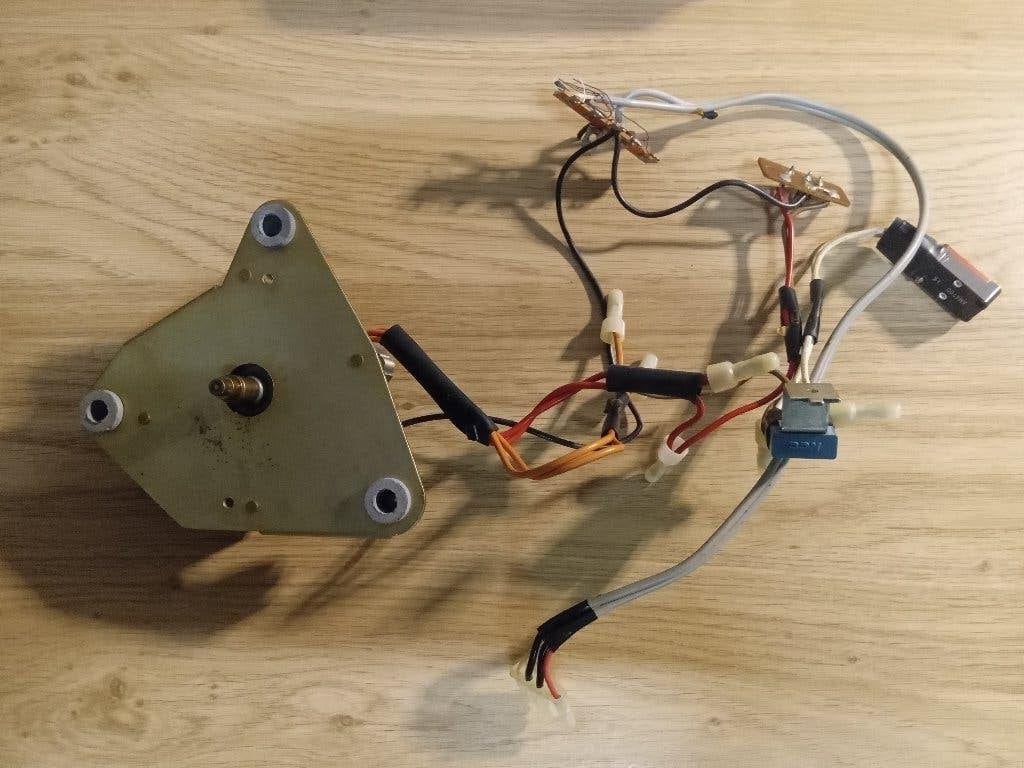 100 volt motor Sony, Verzenden, Zo goed als nieuw, Platenspeler-onderdeel, Sony