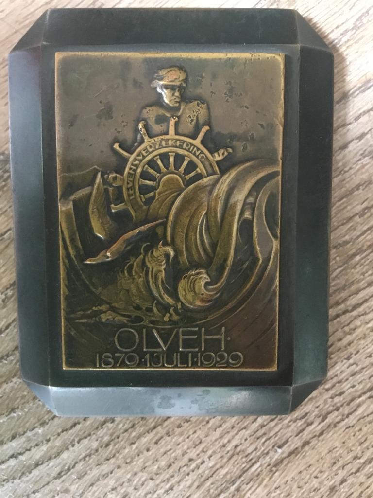 Bronzen plaquette 1929 door Chris van der Hoef, Eigen Hulp, Minder dan 20 cm, Art deco, Ophalen of Verzenden, Brons