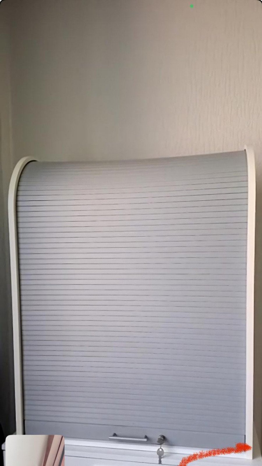 Witte rolkast met sleutel - Ideaal voor kantoor of thuis, Huis en Inrichting, Ophalen, Kunststof, Gebruikt, 100 tot 150 cm