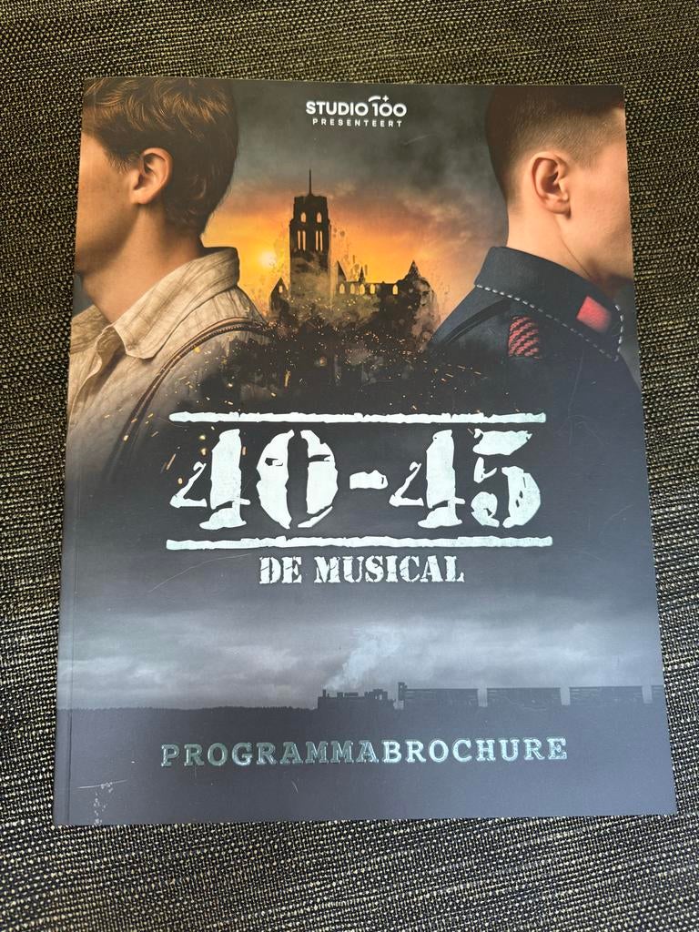 Programma brochure 40-45 De Musical Studio 100, Boeken, Literatuur, Zo goed als nieuw, België, Ophalen of Verzenden