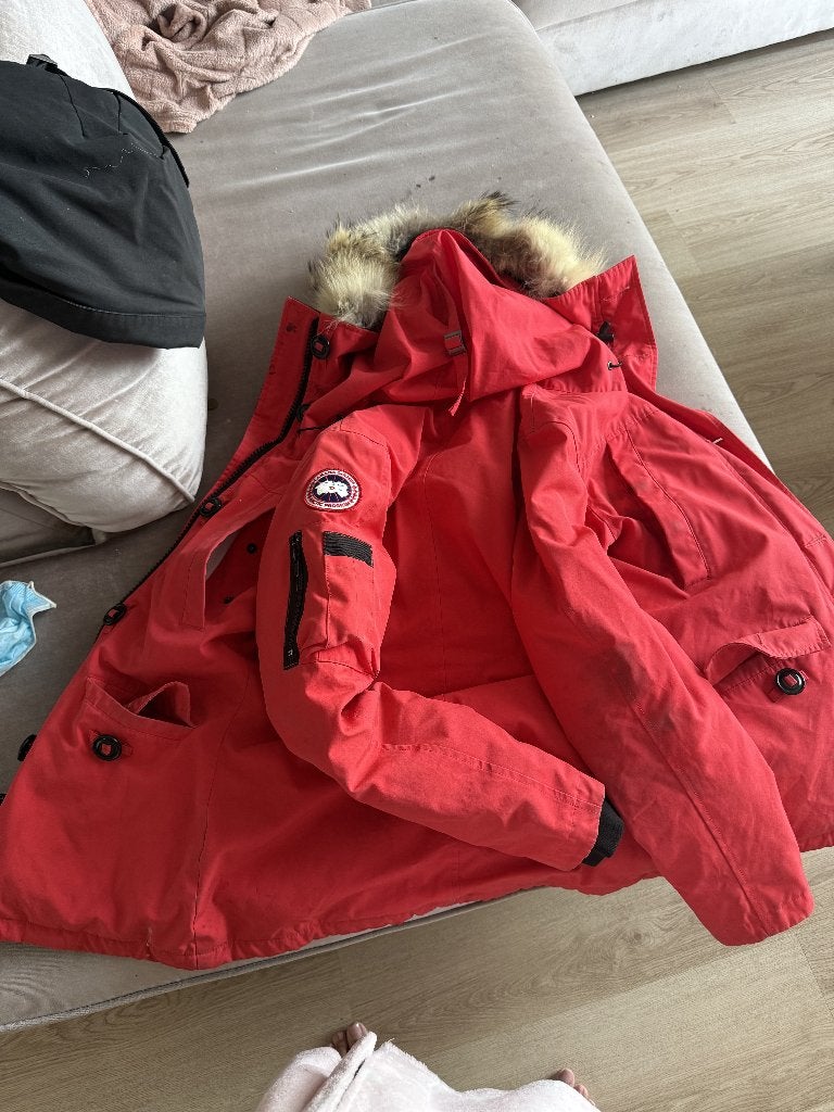 Rode en zwarte Canada Goose jassen, Kleding | Dames, Ophalen of Verzenden, Gedragen, Maat 36 (S), Overige kleuren