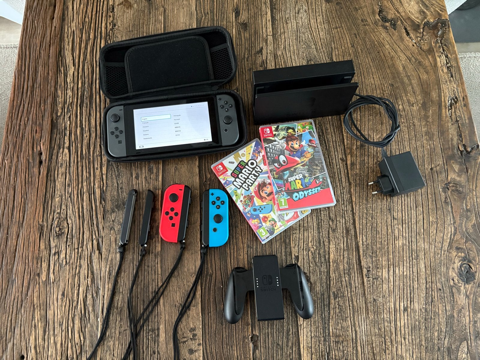 Nintendo Switch V2 (2019 upgrade) + 2 games + extra Joy-Cons, Switch 2019 Upgrade, Met games, Ophalen of Verzenden, Zo goed als nieuw