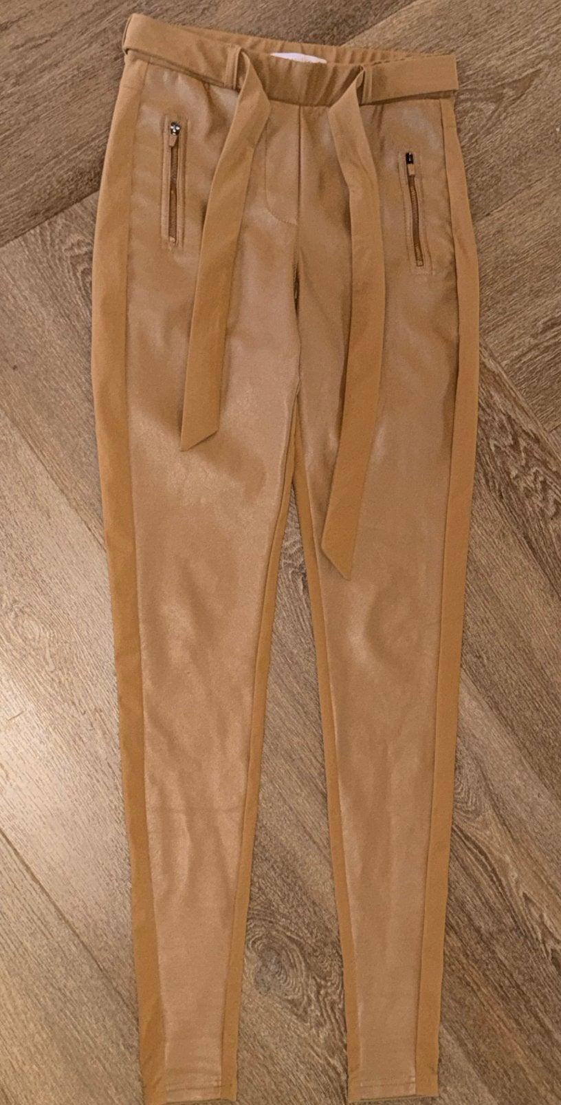 Studio Anneloes leather look broek maat XS - Camel / Beige, Kleding | Dames, Verzenden, Zo goed als nieuw, Maat 34 (XS) of kleiner