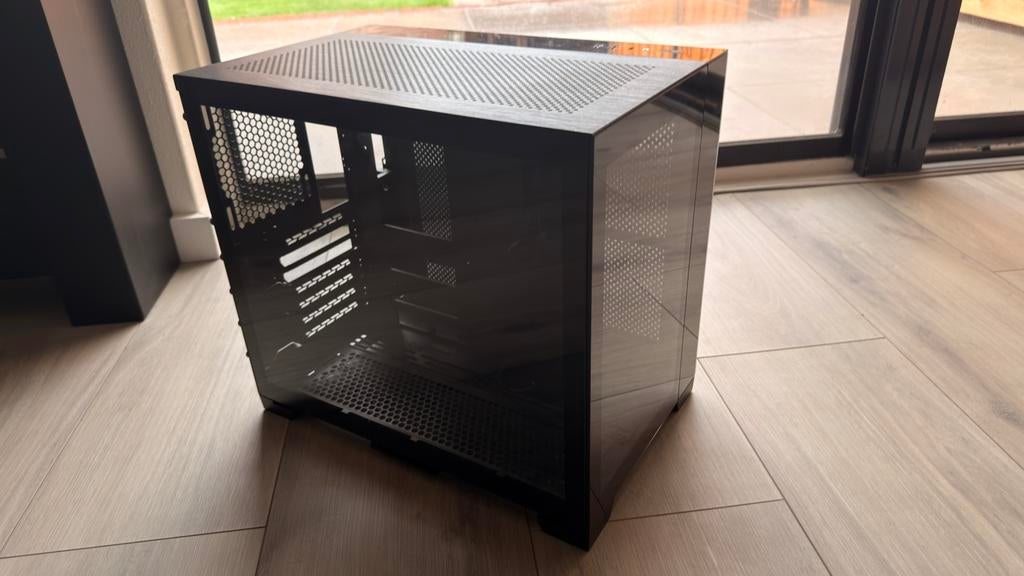 Lian Li o11 Mini computer case, Computers en Software, Computerbehuizingen, Ophalen, Zo goed als nieuw