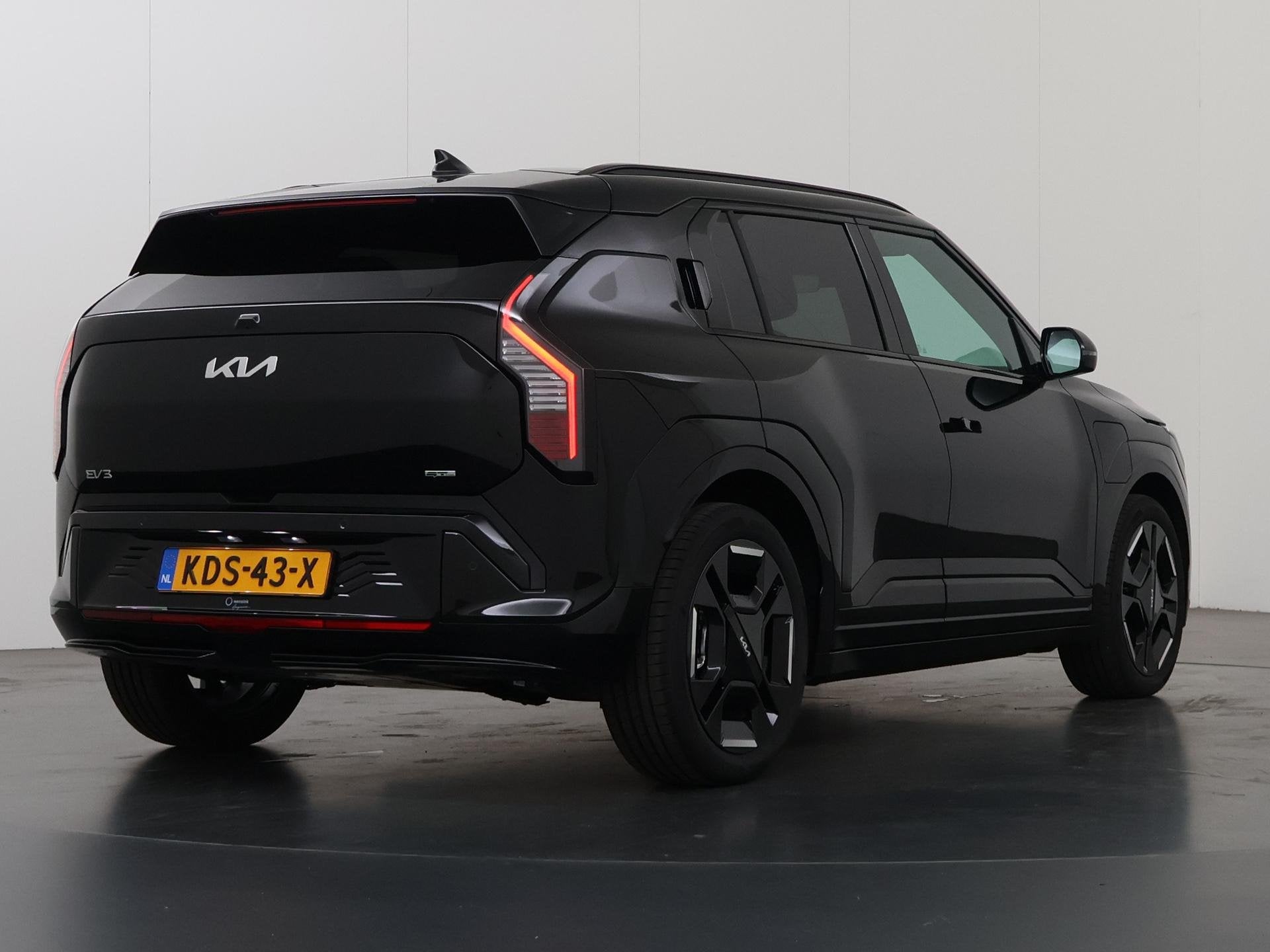Kia EV3 GT-Line Business Edition 81.4 kWh | 19" lichtmetalen, Zwart, Origineel Nederlands, Grijs, 204 pk