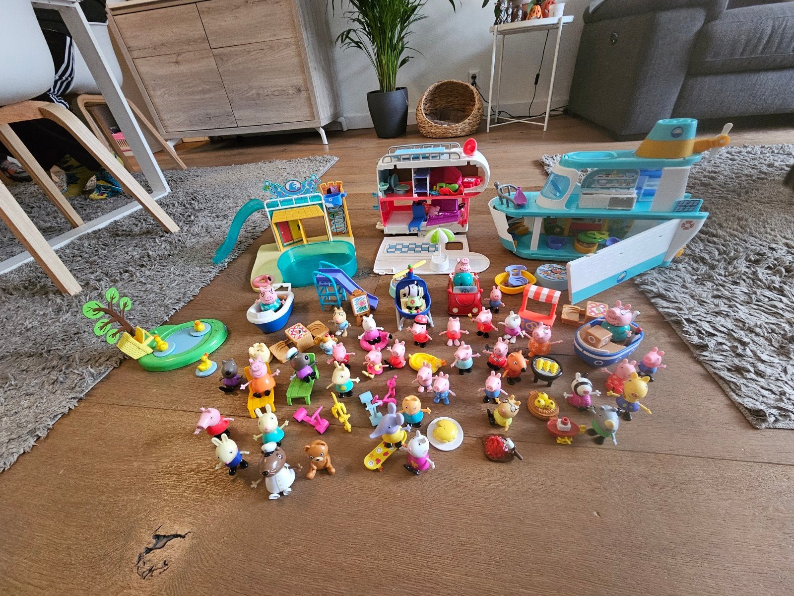 Grote Peppa Pig speelset met boot, camper en veel figuren, Kinderen en Baby's, Ophalen of Verzenden, Gebruikt, Jongen of Meisje