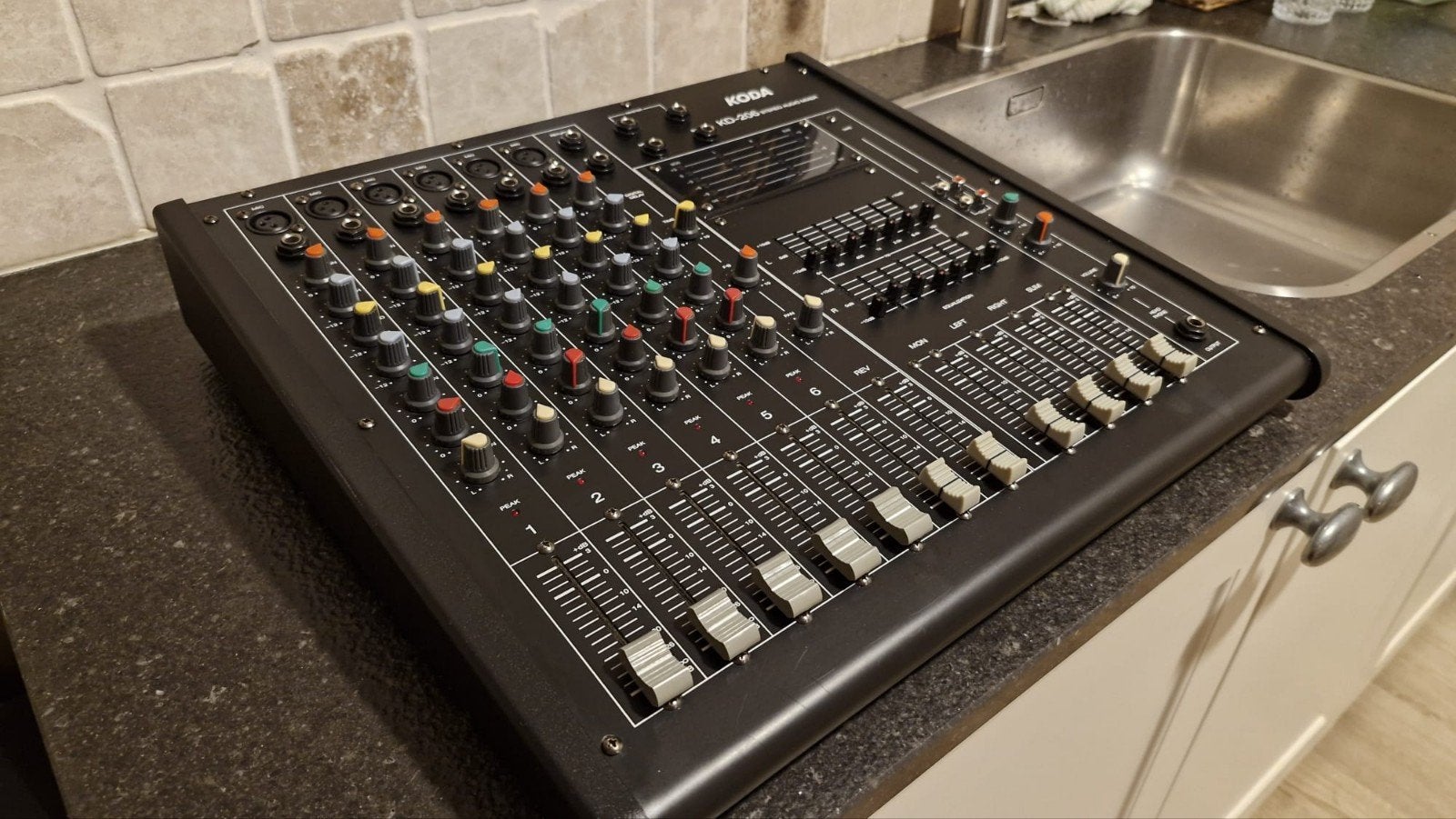 2 stuks Koda mengtafel voor €75,-, Muziek en Instrumenten, Ophalen of Verzenden, Gebruikt