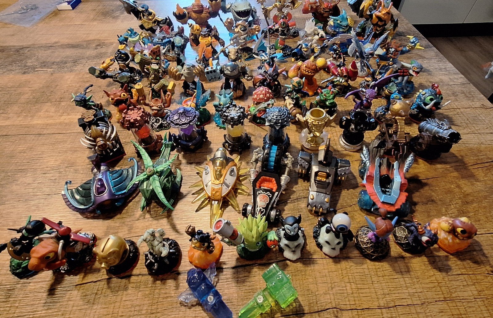 72 Skylanders figuren Xbox, Spelcomputers en Games, Avontuur en Actie, 2 spelers, Ophalen of Verzenden, Zo goed als nieuw