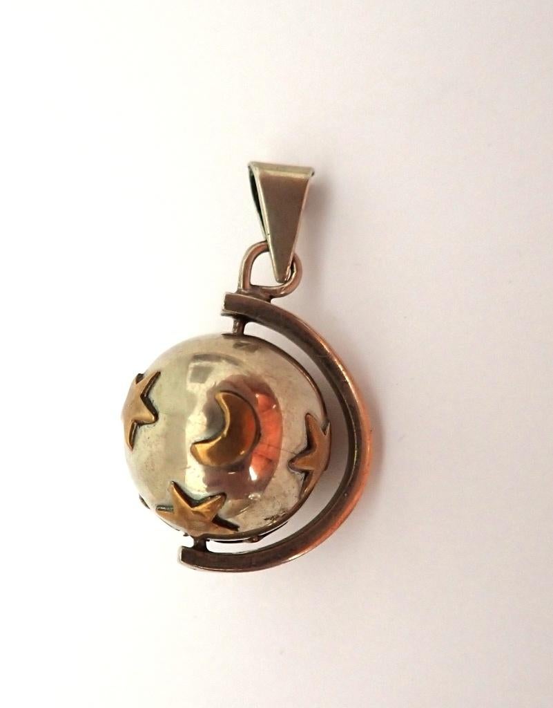 Verzilverde hanger met geluidje, Overige materialen, Overige voorstellingen, Verzenden, Zo goed als nieuw