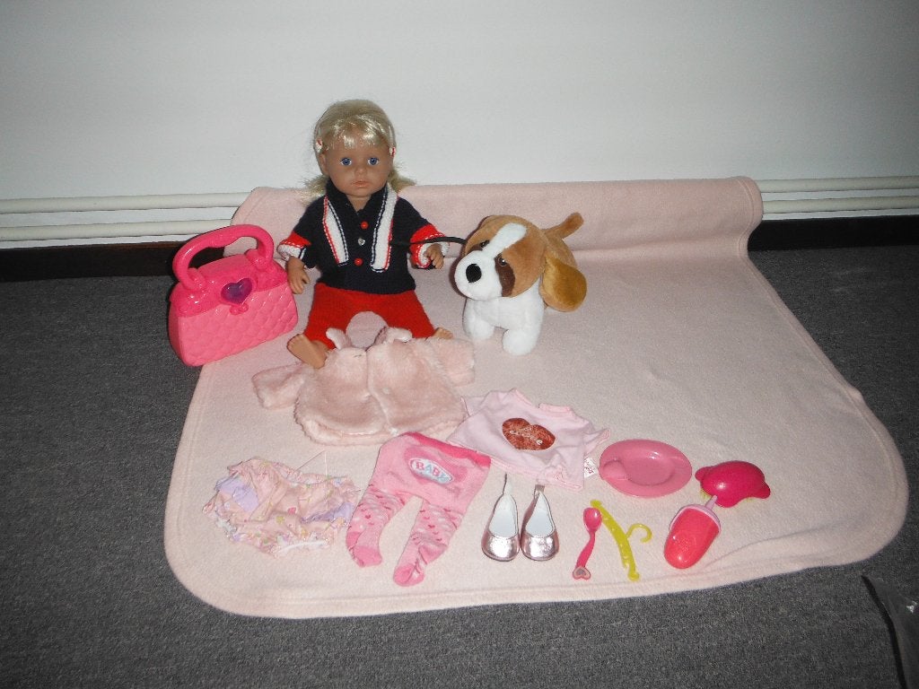 baby born grote zus met acc, Kinderen en Baby's, Speelgoed | Poppen, Ophalen of Verzenden, Zo goed als nieuw, Babypop