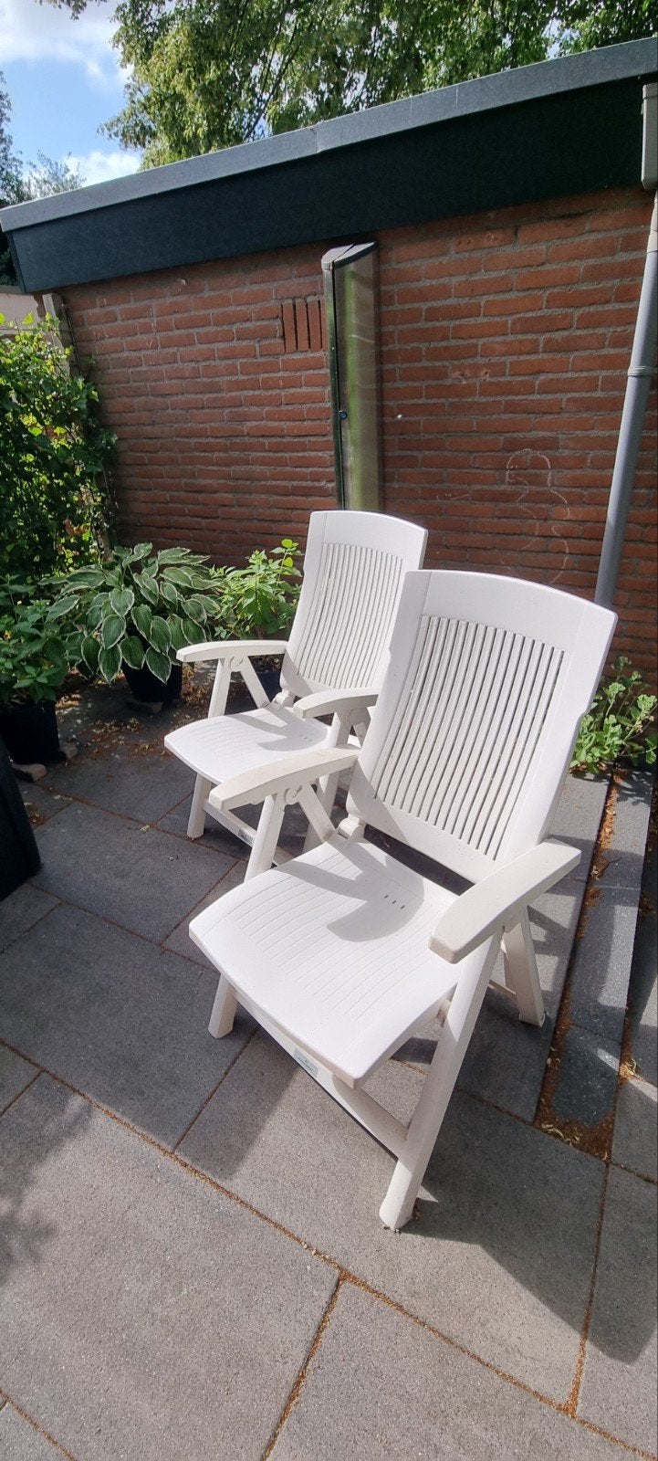 Witte kunststof tuinstoelen - 2 stuks, Tuin en Terras, Tuinstoelen, Ophalen, Gebruikt, Kunststof