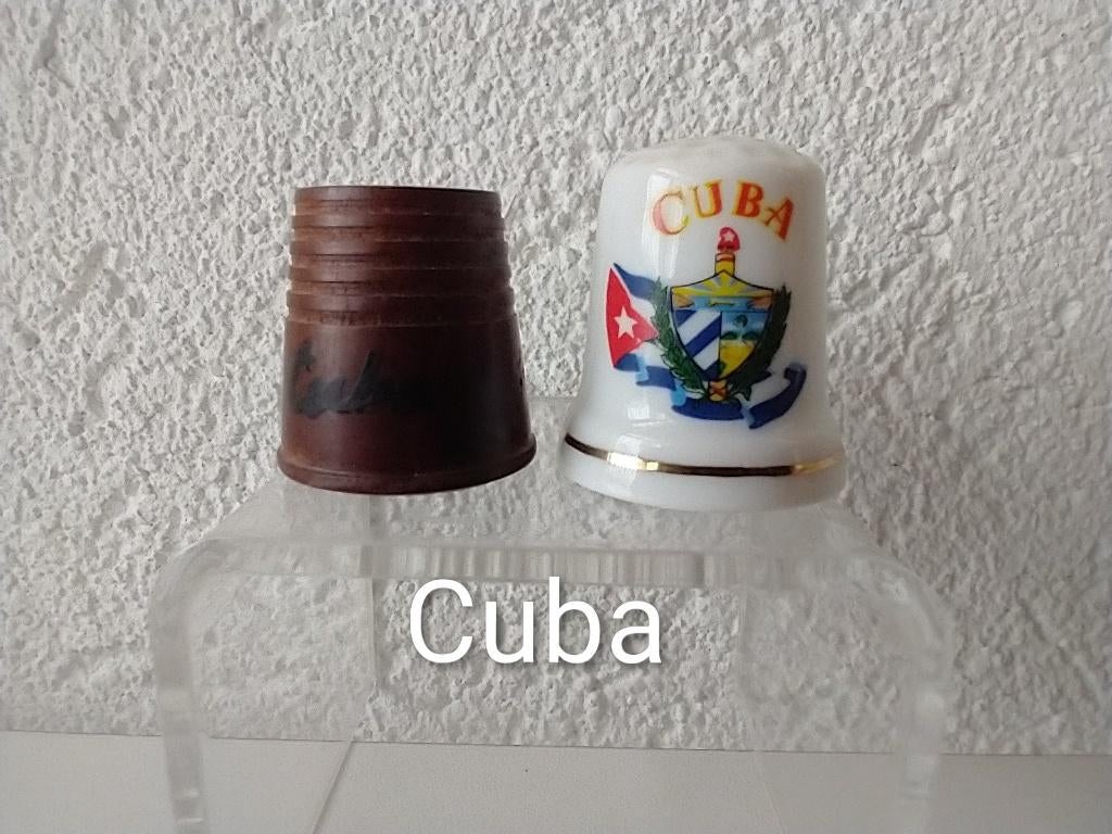 Cuba porselein en (Cubaans)  hout vingerhoedjes, Verzamelen, Vingerhoedjes, Ophalen of Verzenden, Zo goed als nieuw, Overige materialen