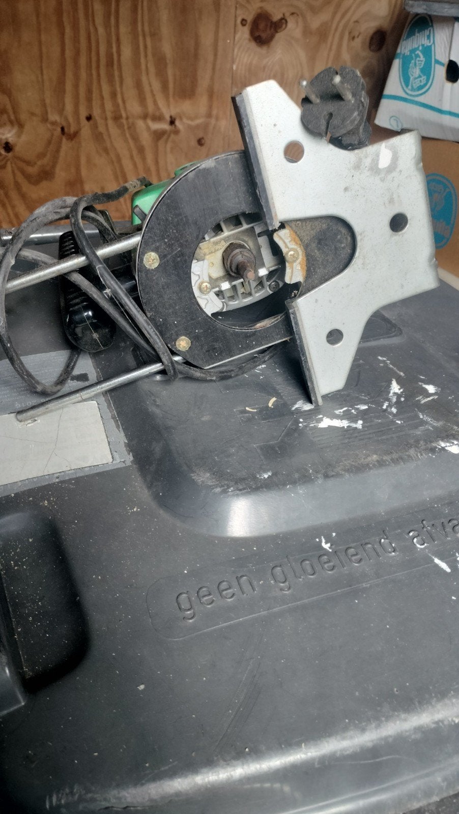 Hitachi M8V bovenfrees en Kinzo cirkelzaag, Ophalen