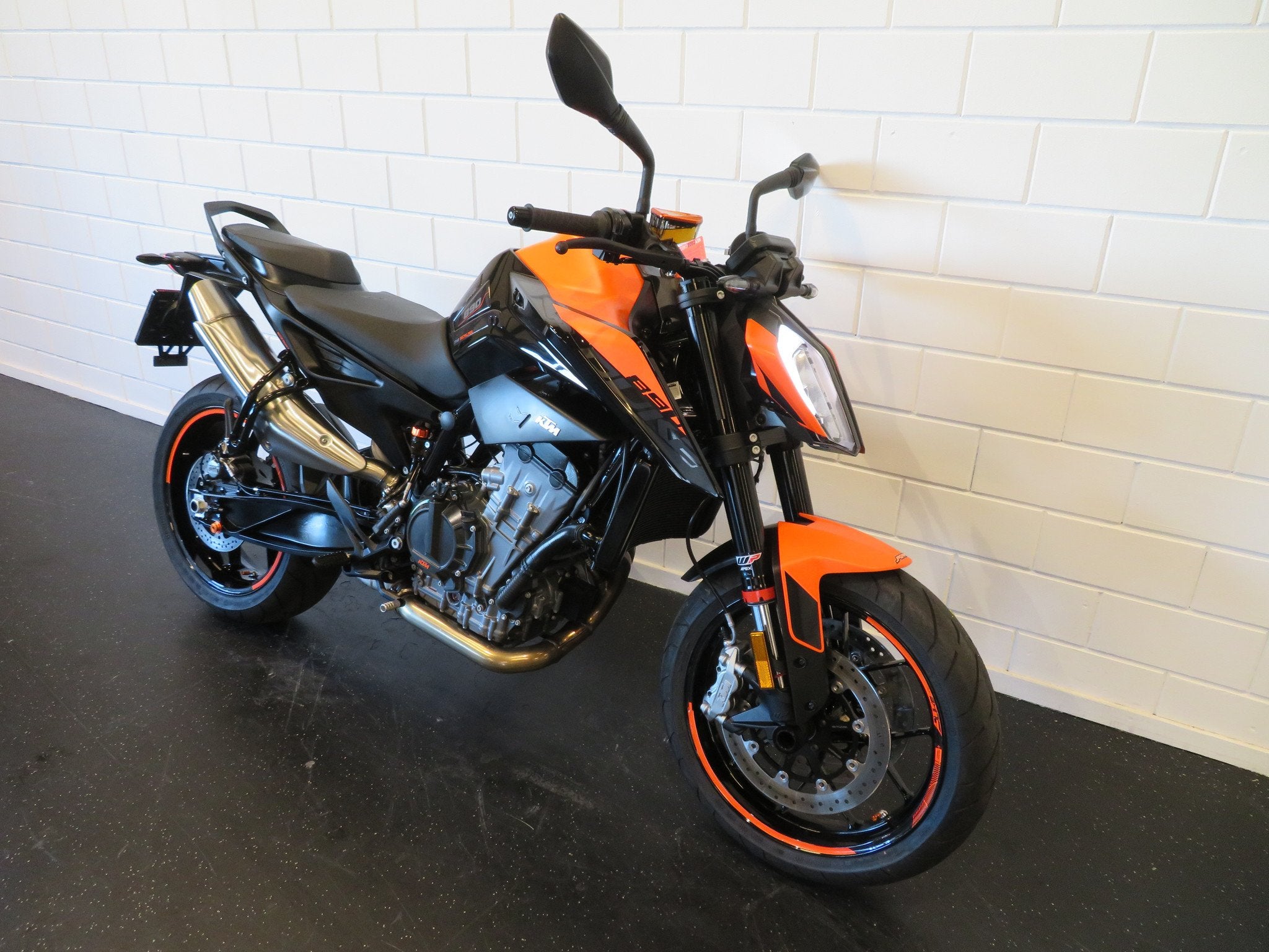 KTM DUKE 890 ABS NIEUWSTAAT! (bj 2022), Motoren, Motoren | KTM, 890 cc, Bedrijf, Naked bike