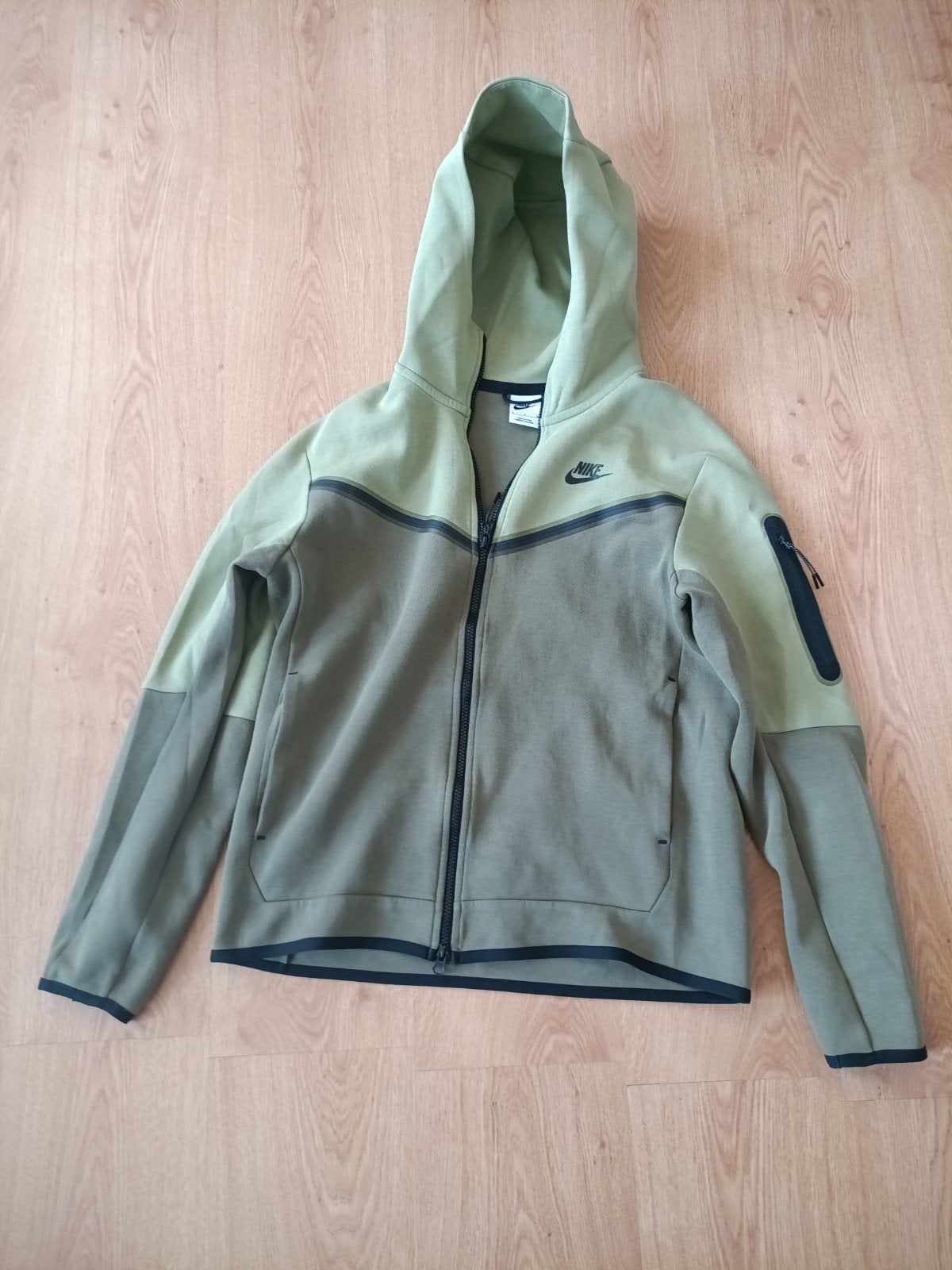 Nike Tech Fleece Hoodie - Groen/Kaki, Nike, Overige maten, Ophalen of Verzenden, Zo goed als nieuw