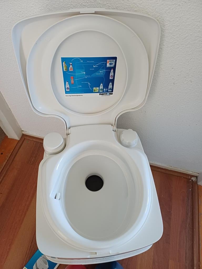 Porta Potti Qube met 2 flessen vloeistof, Ophalen of Verzenden
