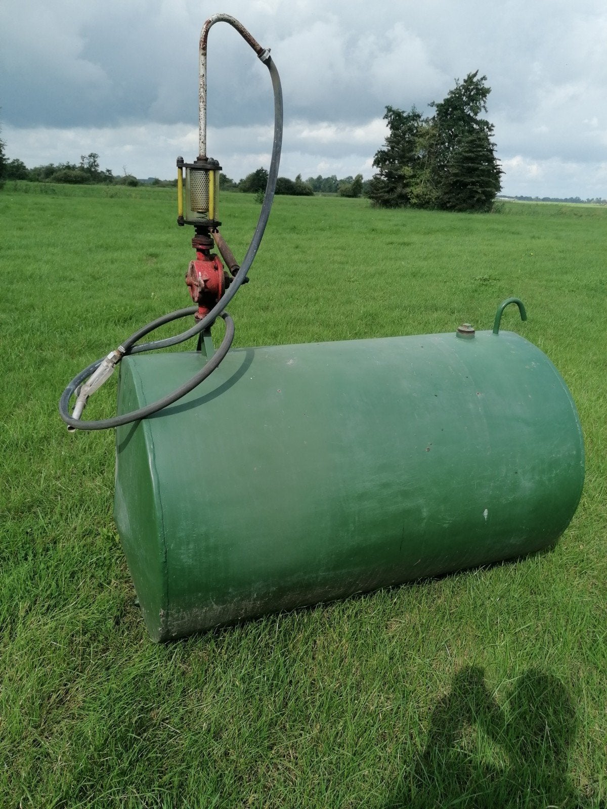 Groene brandstoftank met pomp en slang, Ophalen, Gebruikt