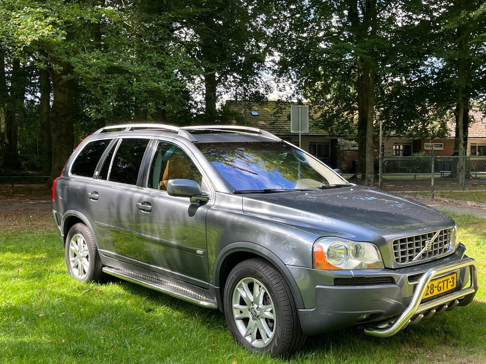 Volvo XC90 4.4 V8 Geartronic 7-SEATER 2006 Grijs, Auto's, 8 cilinders, 138 €/maand, 7 stoelen, Leder