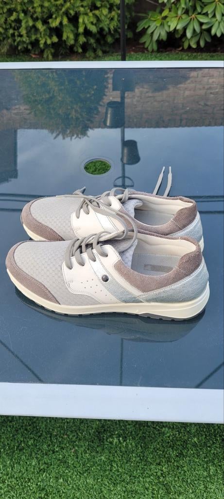 Mooie Hush Puppies maat 40 zo goed als nieuw, Ophalen of Verzenden, Zo goed als nieuw, Wit, Sneakers of Gympen